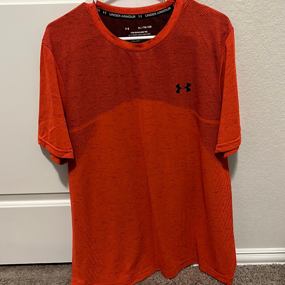Mens XL Under Armor Tshirt